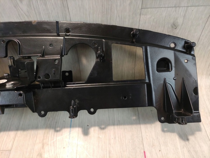 PORSCHE TAYCAN 9J1 RENFORCEMENT SUPÉRIEUR PANNEAU AVANT 9J1805015A