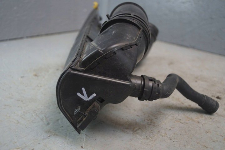 VW AUDI SKODA SEAT VOLANT CONDUIT D'AIR AIR 2Q0129509 (H180)