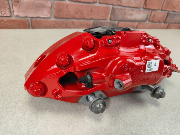 ÉTRIER DE FREIN DE FREIN DROIT AVANT BREMBO 374X36 BMW G16 G20 G21 G23 G26 6897348