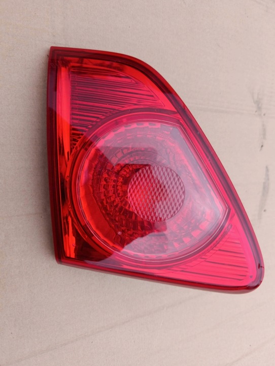 PHARE GAUCHE ARRIÈRE ARRIÈRE DANS COUVERCLE DE COFFRE TOYOTA COROLLA E15 X BERLINE