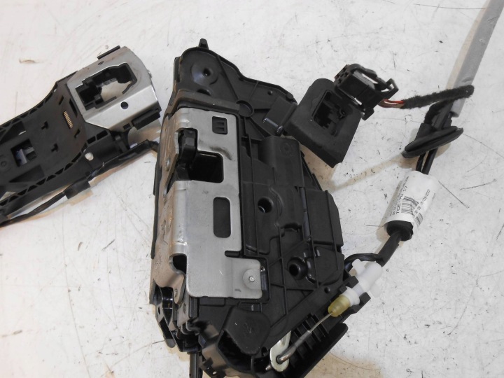 VOLKSWAGEN POLO 2G SERRURE DE PORTE CHÂSSIS POIGNÉES GAUCHE AVANT 5TB837015D