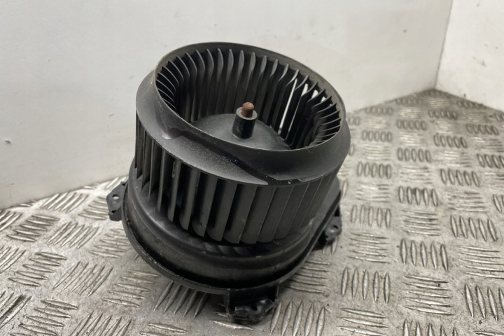 PETIT MOTEUR RÉCHAUFFEURS MERCEDES-BENZ A (W176) A2469064300 2.1L DIESEL 125KW
