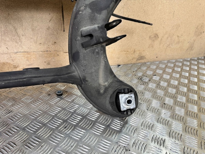 MERCEDES C63 AMG W204 CHÂSSIS AUXILIAIRE ARRIÈRE A2313501608 CHÂSSIS ESSIEUX AXE ARRIÈRE M15