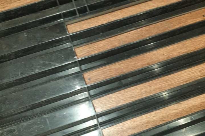 GRILLE VW LT 40-55 I FURGON (291-512) 281853653C 1975