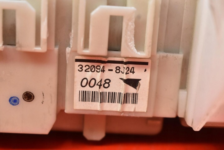 BOÎTE FUSIBLES 82730-05160-B TOYOTA AVENSIS T27 2.2 D-4D 09-11