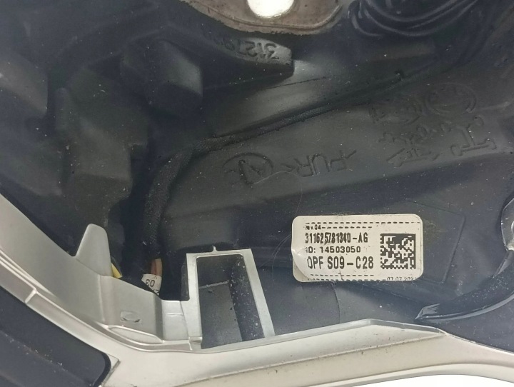 VOLKSWAGEN GOLF VIII 2020 VOLANT