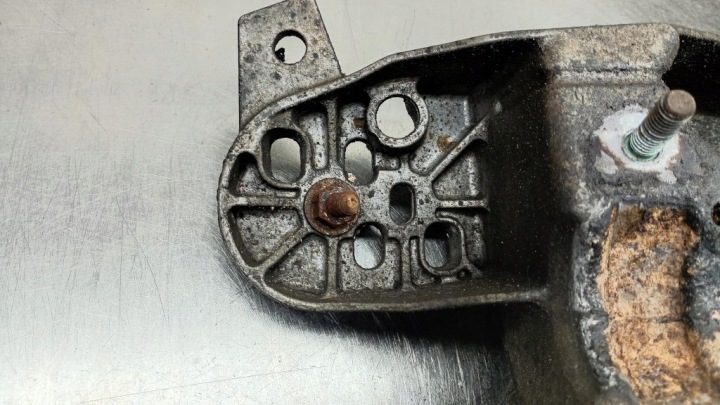 POIGNÉE MOTEUR OE 8E0199351C AUDI A4 B6 1.9 TDI 00-05R