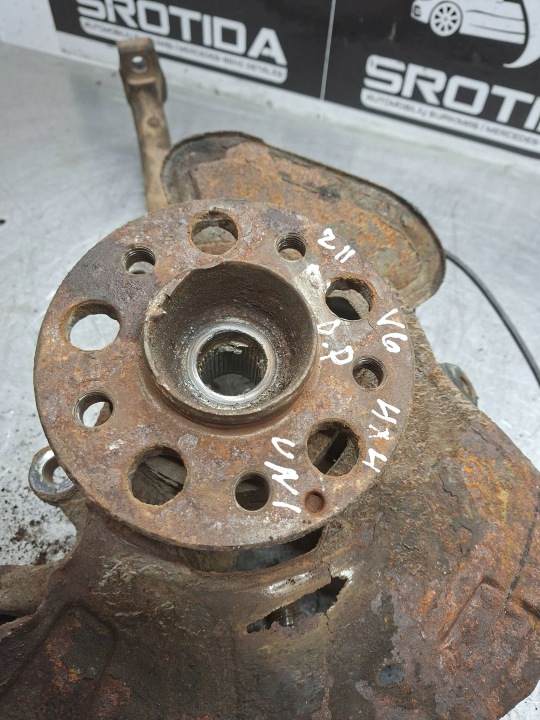 MOYEU ROUES AVANT MERCEDES-BENZ E W211 2110402