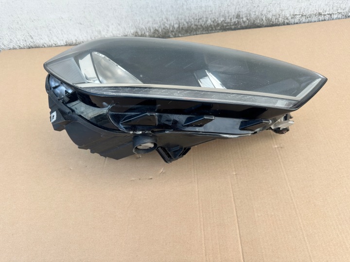 PHARE VW GOLF SPORTSVAN DROITE AVANT AVANT
