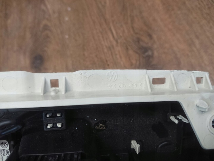 VW PASSAT B8 AMPOULE PLAFONNIERS 5G0867489B