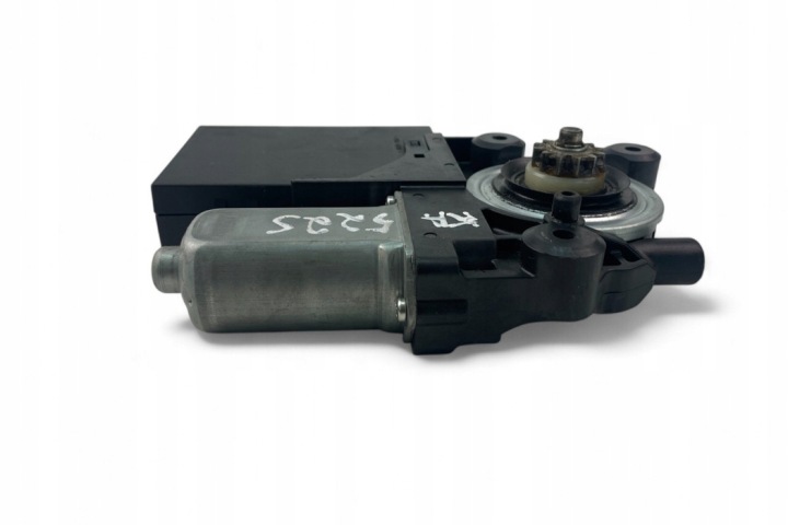 PETIT MOTEUR VITRES AVANT DROITS PORTES VOLVO V50 (MW) 979037101 2010