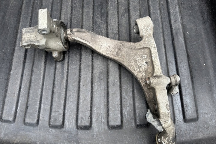 BRAS DE SUSPENSION INFÉRIEUR AVANT DROIT INFINITI FX 54570EG002 3.7L GASOLINE 235KW 2010