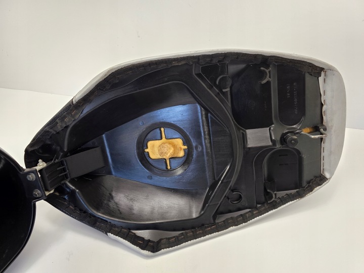 PEUGEOT VIVACITY 50 SIÈGE BANQUETTE ARRIÈRE SIÈGE BOÎTE À GANTS SOUS SIÈGES