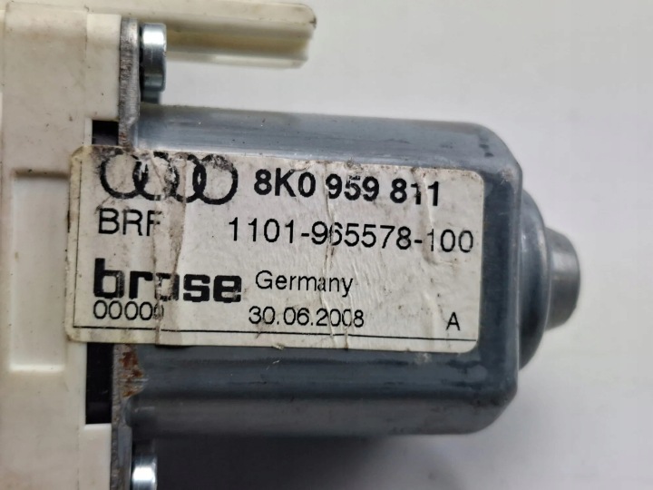 PETIT MOTEUR VITRES ARRIÈRE GAUCHES PORTES AUDI A4 AVANT (8K5, B8) 8K0959811 2.0L