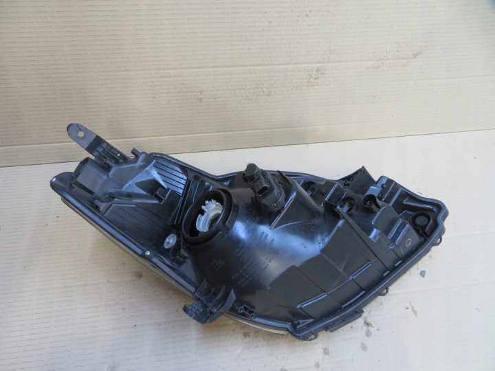 PHARE AVANT GAUCHE PROJECTEUR TOYOTA YARIS III LIFT OE 0D-195