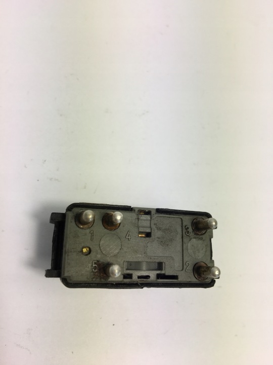 COMMUTATEUR VITRES DROIT AVANT MERCEDES W124 W126 1248209010 03809710