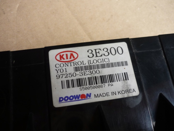 PANNEAU CLIMATISATION KIA SORENTO I 97250-3E300