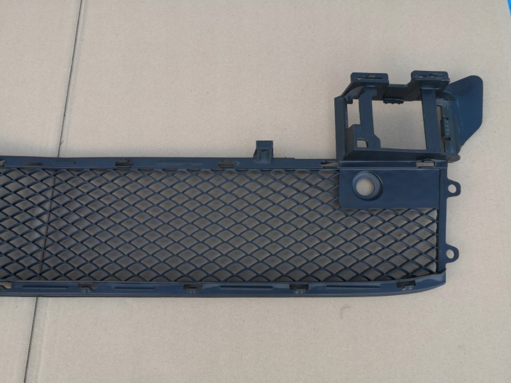 MERCEDES B-KLASA LIFT W246 GRILLE CENTRALE PDC