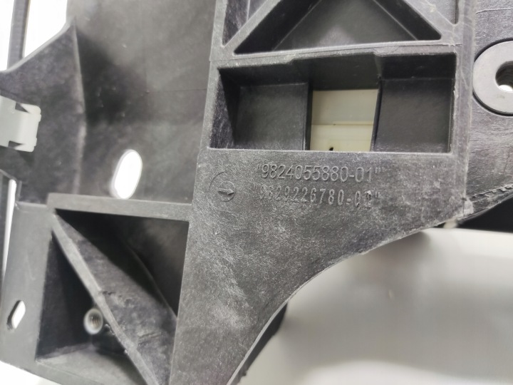PANNEAU AVANT SUPÉRIEUR RENFORCEMENT SERRURE CAPOTS PEUGEOT 3008 II 16-24 9829226780