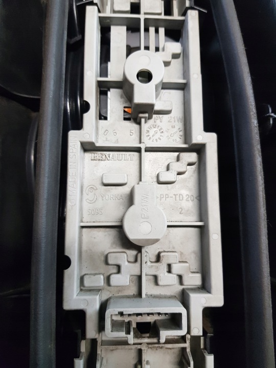 PHARE DROITE ARRIÈRE 8200171478 INSERT RENAULT MASTER II LIFT 05R- EUROPE