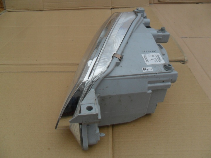 MAZDA 323F BJ 98-00 PROJECTEUR DROIT 1305235393