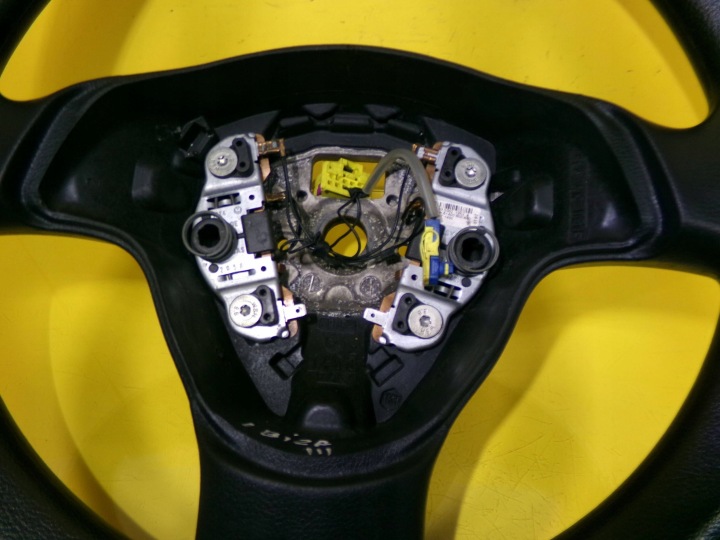 VOLANT AVEC COUSSIN SEAT IBIZA III 6L0419091F NR179