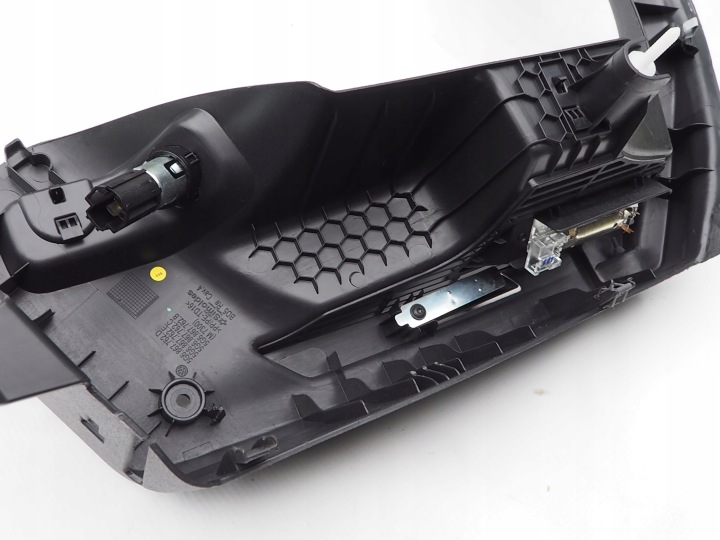 AP PROTECTION COUVERCLES DE COFFRE DROITE 5G6867762D VW E-GOLF GOLF VII