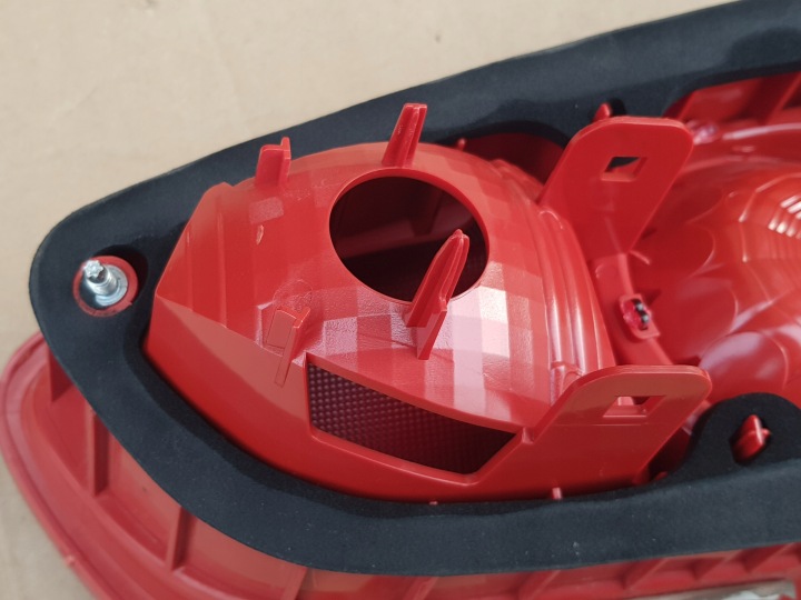 PHARE GAUCHE ARRIÈRE DANS COUVERCLE DE COFFRE SEAT LEON II 2 LIFT 09-12 EN BON ÉTAT ORIGINAL