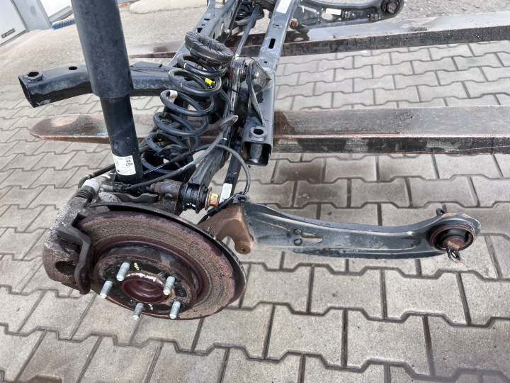 COMPLÈTE POUTRE SUSPENSIONS ARRIÈRE BRAS DE SUSPENSION ZWROTNIE KIA CEED III 18- UNIVERSEL