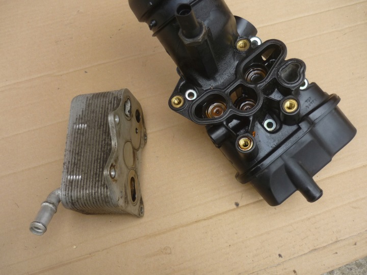 CHÂSSIS FILTRE HUILES RADIATEUR 2.0 FSI 150KM 06D115397G FONCTIONNEL