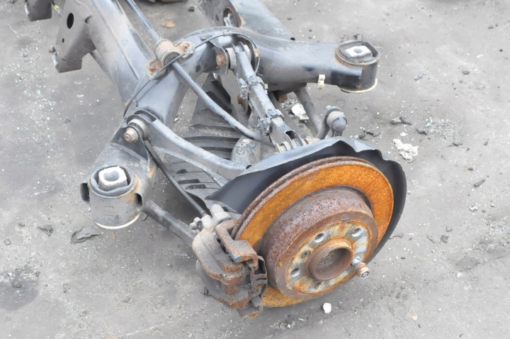 BMW F20 F21 F22 F30 F31 2.0 D SUSPENSION POUTRE ARRIÈRE 6792507