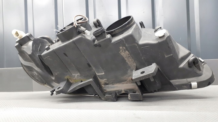 085511132L PROJECTEUR GAUCHE RENAULT LAGUNA I LIFT 98R