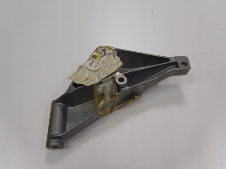SUPPORT POIGNÉE MOTEUR AUDI 80 90 S2 B4 068145515A
