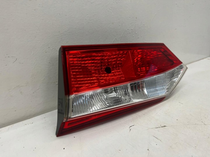 TOYOTA COROLLA E17 E18 PHARE ARRIÈRE DROITE DANS COUVERCLE DE COFFRE 81580-02520