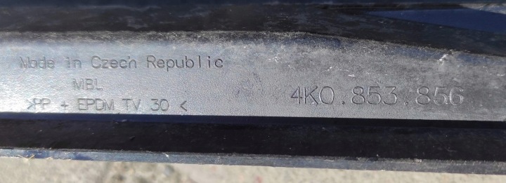 AUDI A6 C8 4K0 MOULURE SEUIL DROITE 4K0853856