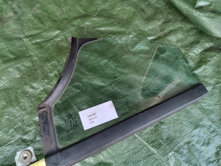 SMART FORTWO 450 0000846 VITRE DE PORTIÈRE DROITE AVANT PETITE