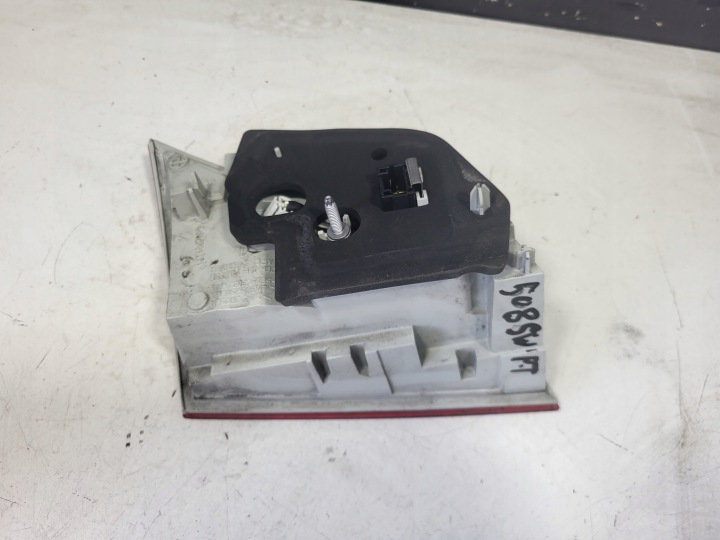PHARE DROIT ARRIÈRE DANS COUVERCLE DE COFFRE PEUGEOT 508 I SW 9686780680