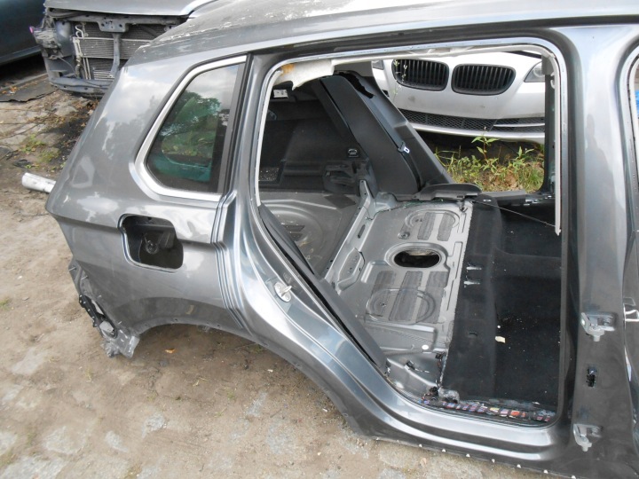 VW TIGUAN 2018 DFGA PEINTURE X3X3 LR7H QUART DROITE ARRIÈRE