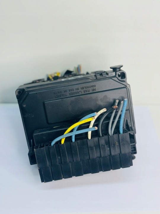 PEUGEOT 407 2.0 16V BOÎTE MODULE FUSIBLE 9658539180