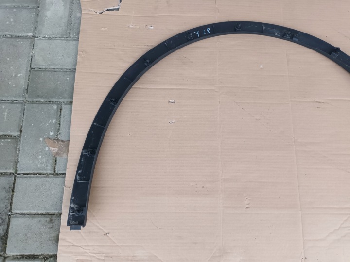 MOULURE AVANT GAUCHE TESLA MODÈLE Y AVANT GAUCHE