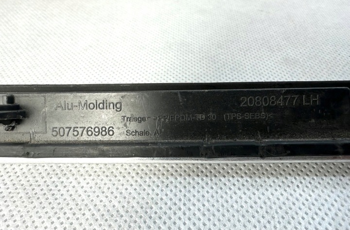 OPEL ZAFIRA C MOULURE GARDE-BOUE GAUCHE AVANT 20808477