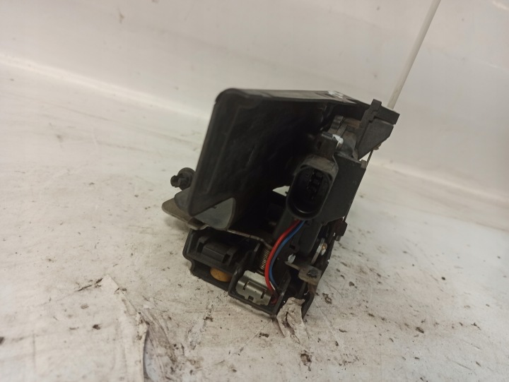 AUDI A4 B6 SERRURE DE PORTE DROIT AVANT 8E0837350