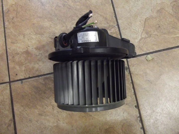 AUDI A6 C5 2.4B 98' SED VENTILATEUR VENTILATEUR 0130111202