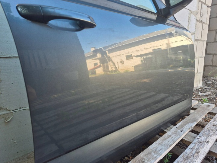 PORTES DROIT AVANT SKODA OCTAVIA 3 BERLINE UNIVERSEL LF7Y VERS INSTALLATIONS DANS COULEUR