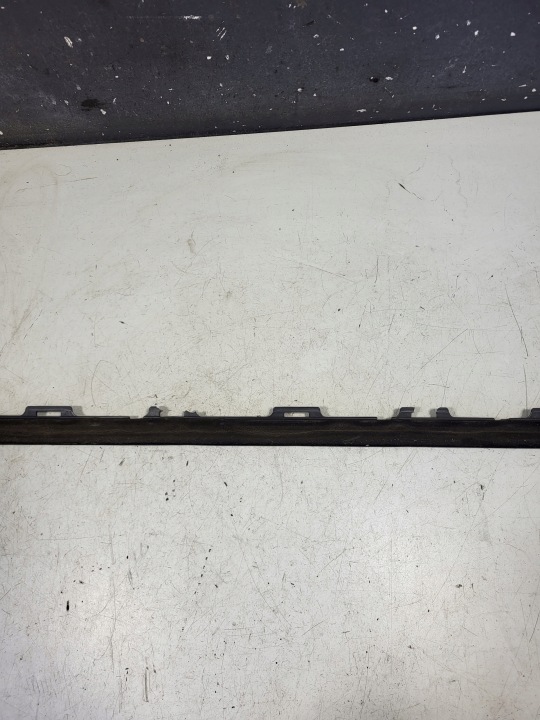 MOULURE RACLOIR VITRES PORTES DROIT ARRIÈRE PEUGEOT 2008 I