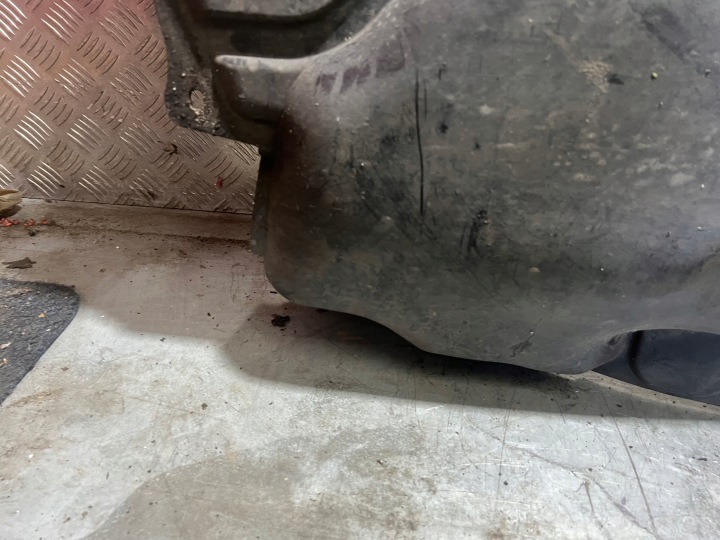 MERCEDES W203 W209 PROTECTION SOUS MOTEUR 2.2 2.7 CDI A2035201323