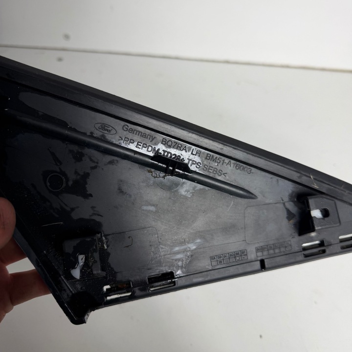 TRIANGLE REVÊTEMENT GARDE-BOUE GAUCHE AVANT FORD FOCUS MK3 III ORIGINAL BM51A16003