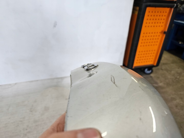 VOLVO C70 MOULURE SOUS LAMPE DROITE ARRIÈRE ARRIÈRE 8600115