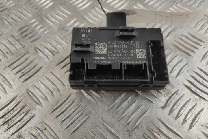 MODULE AVANT DROITS PORTES VW GOLF VII VARIANT (BA5, BV5) 5Q4959592B