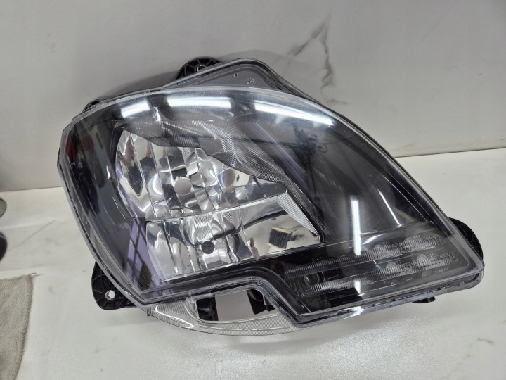 PROJECTEUR PHARE DROITE AVANT DROIT DAF XF106 EURO6 EUROPE LED
